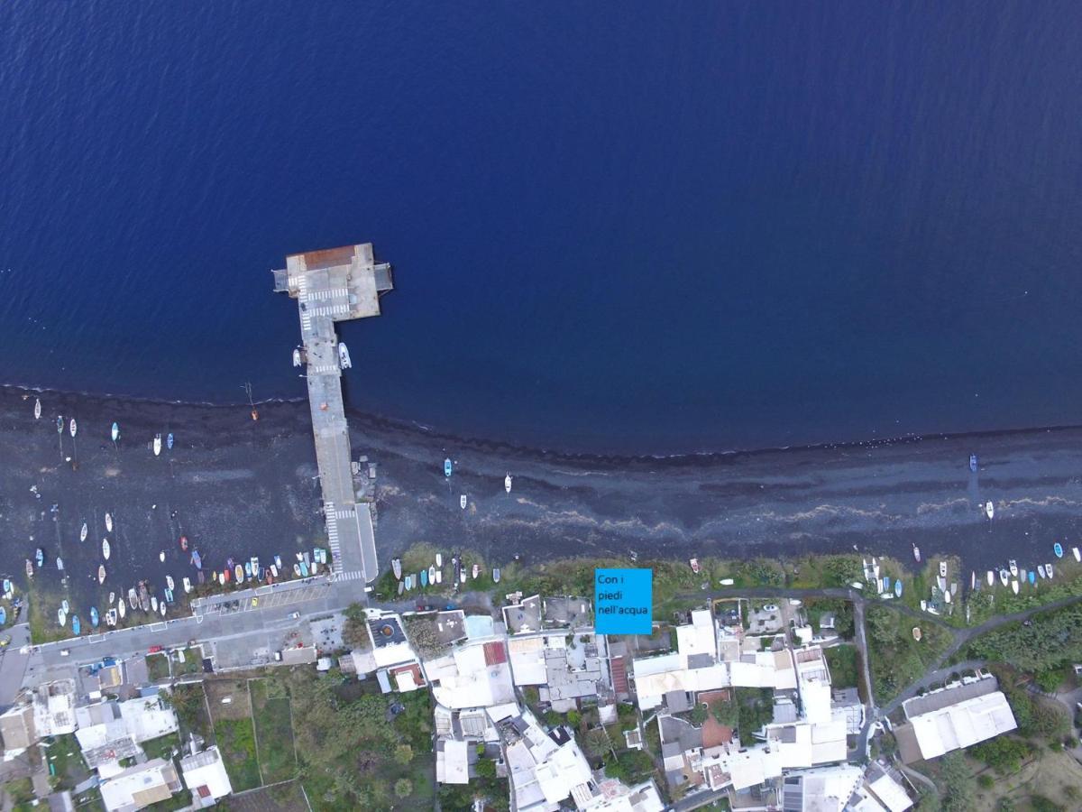 Con I Piedi Nell'Acqua Daire Stromboli Dış mekan fotoğraf